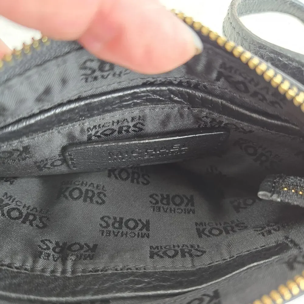 Michael Michael Kors Fulton Wristet in Black Pebbled Leather Gold Tone‎ Logo